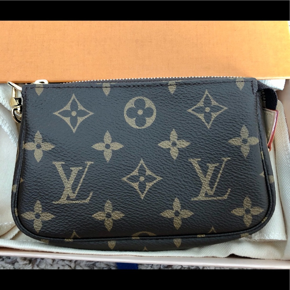 Louis Vuitton mini pochette monogram